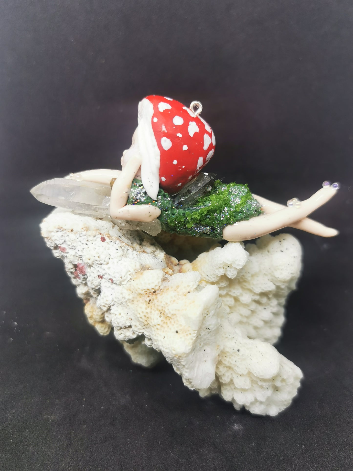 Fée porcelaine sur quartz
