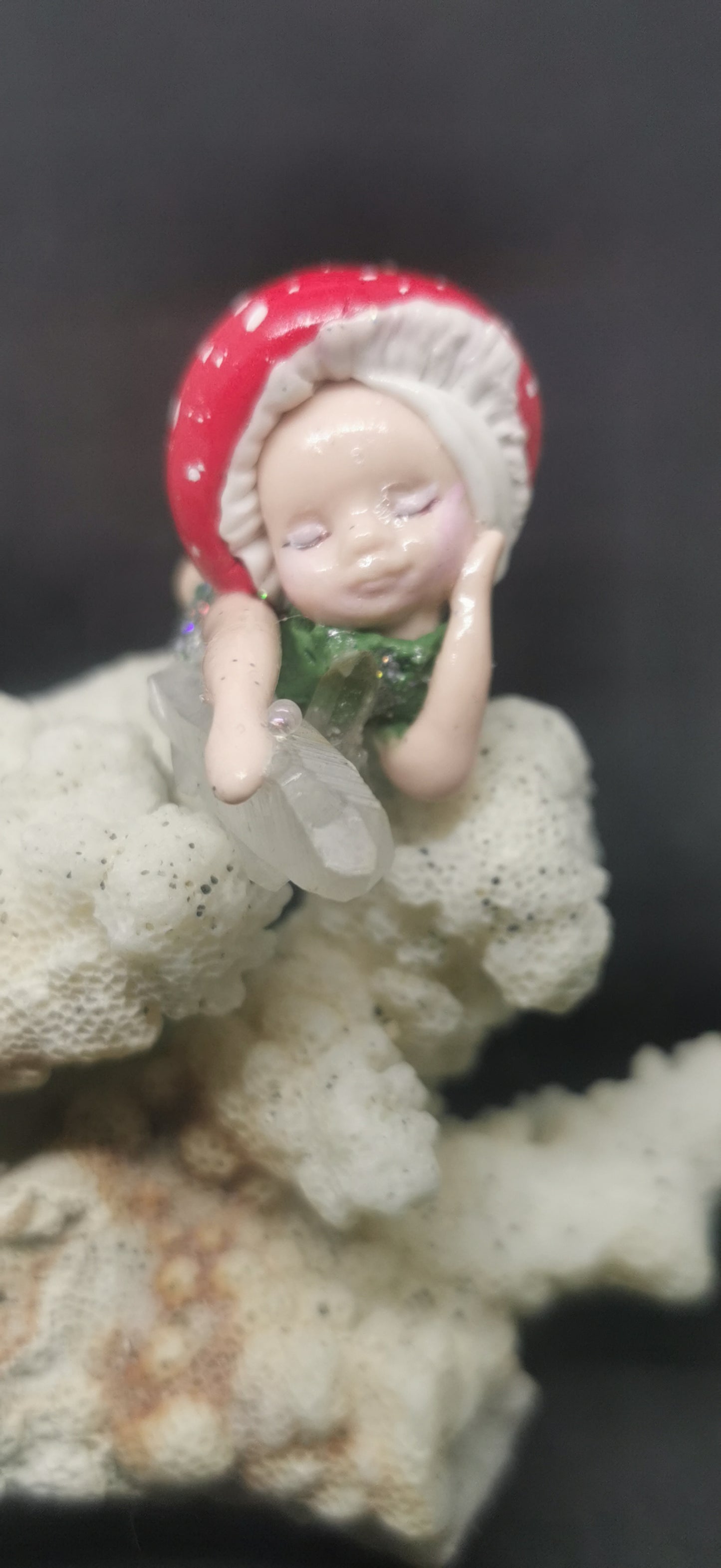 Fée porcelaine sur quartz