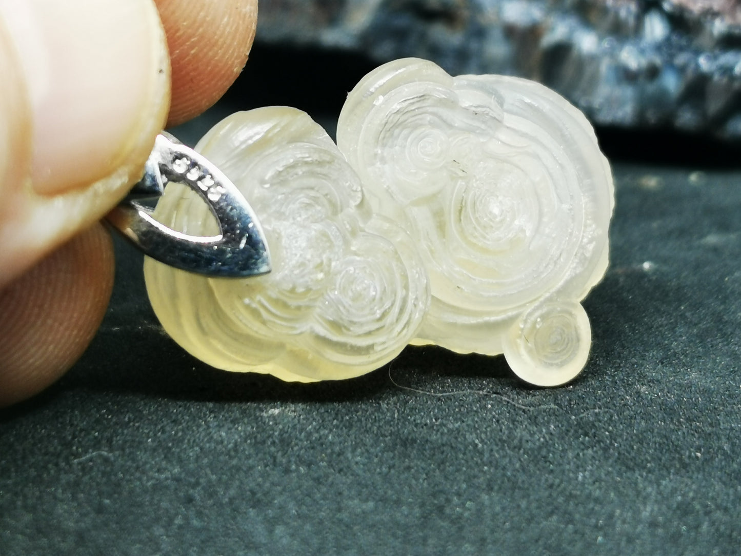 Calcedoine guttulaire