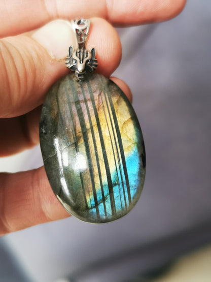 Labradorite multicolore/ Loup