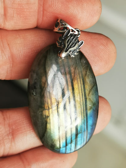 Labradorite multicolore/ Loup