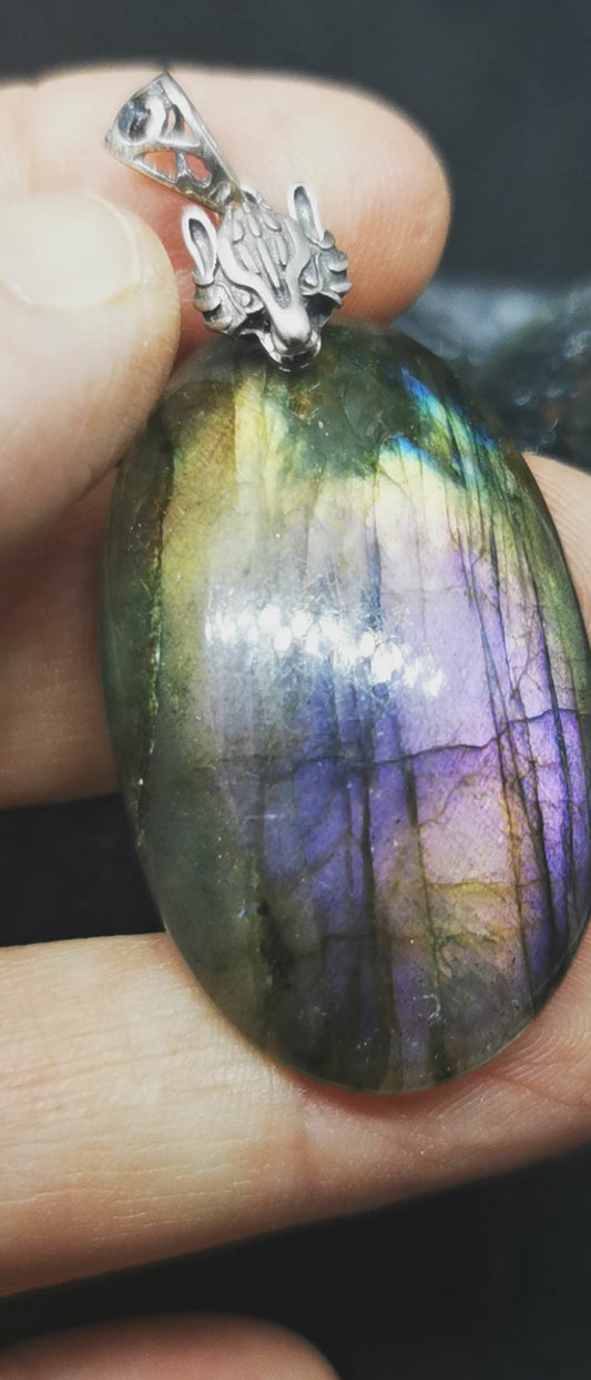Labradorite violette