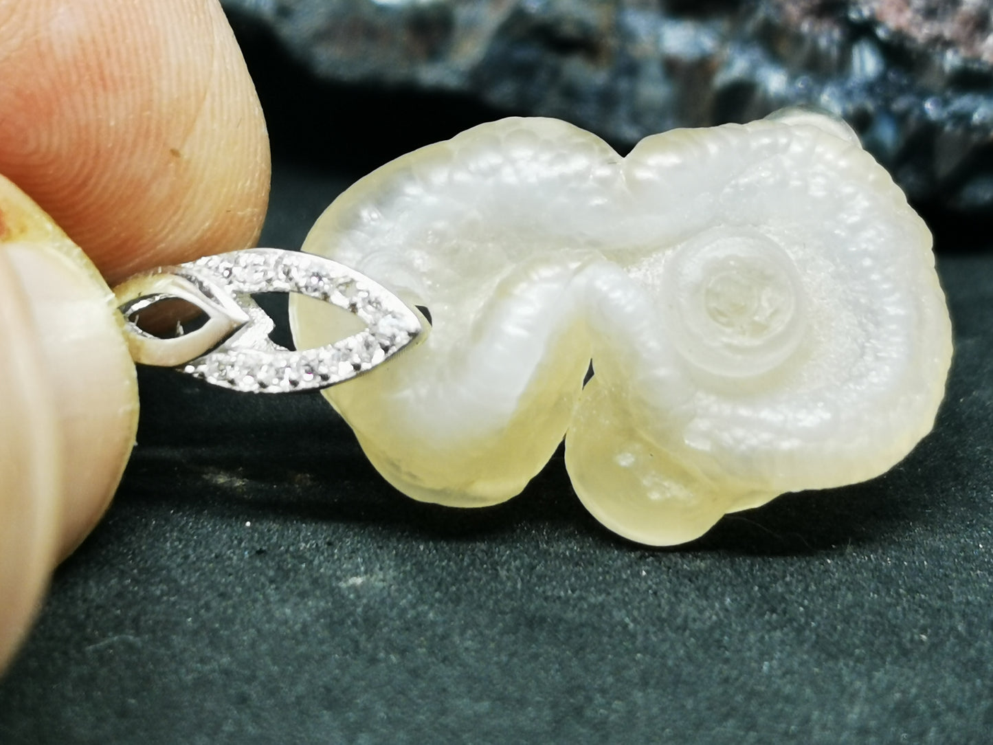 Calcedoine guttulaire