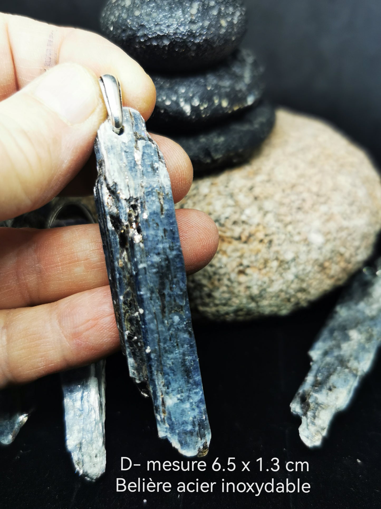 Cyanite bleue irisée