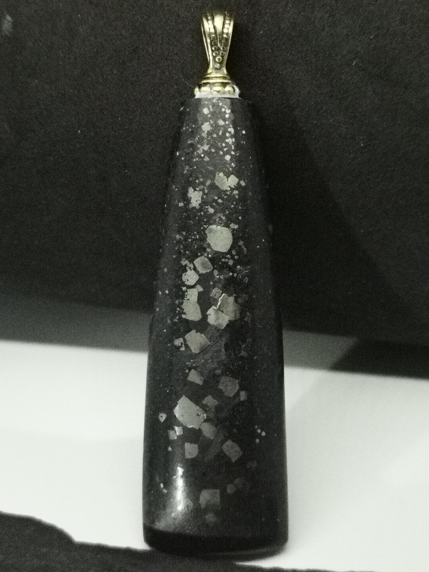 Pendentif de Pyrite sur ardoise