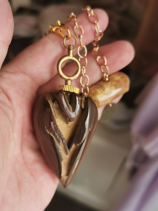 Tsesite - le "y" symbolique pendule