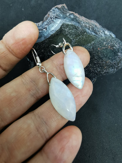 Boucle d'oreille en pierre de lune