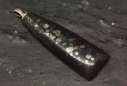 Pendentif de Pyrite sur ardoise