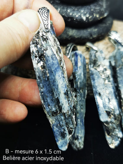 Cyanite bleue irisée